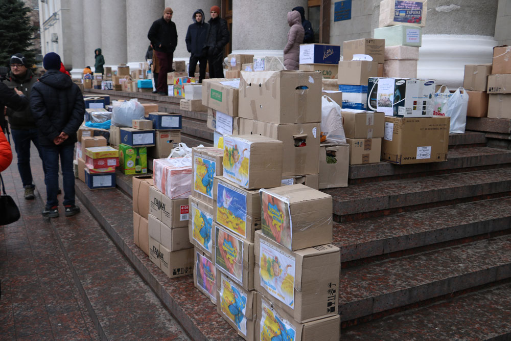 У Кропивницькому зібрали десятки пакунків допомоги для військових. ФОТО