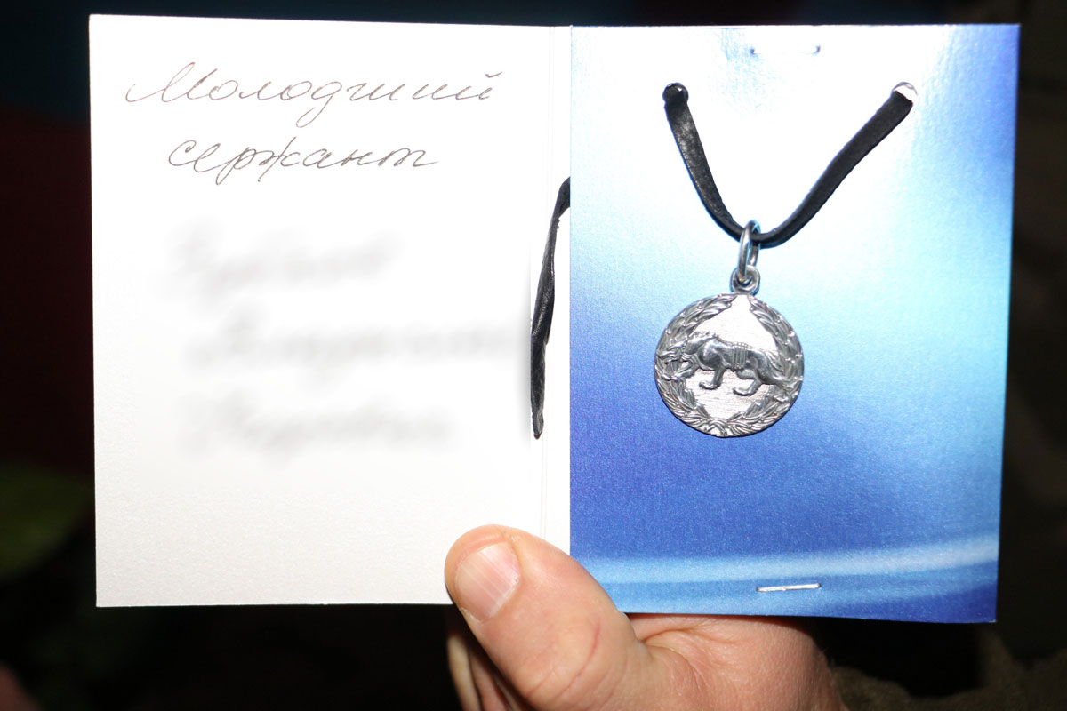 Спецпризначенців Кропивницького нагородили срібними медальйонами від волонтерів. ФОТО