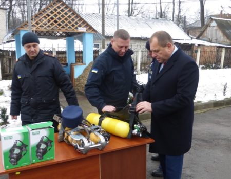 На Кіровоградщині голову РДА пропіарили на засобах захисту для рятувальників, придбаних за кошти з держбюджету