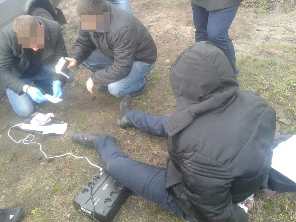 На Кіровоградщині прокуратура з СБУ затримали полісмена за вимагання 10 тисяч. ФОТО