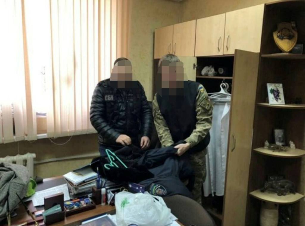 У Кропивницькому затримали лікаря, який вимагав із військового тисячу доларів за групу інвалідності. ФОТО