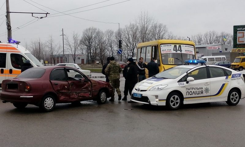 ДТП із постраждалими: у Кропивницькому маршрутка зіткнулась із Daewoo. ФОТО