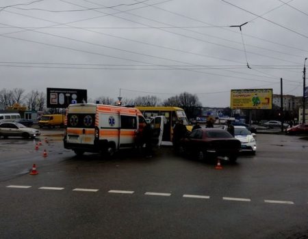 ДТП із постраждалими: у Кропивницькому маршрутка зіткнулась із Daewoo. ФОТО