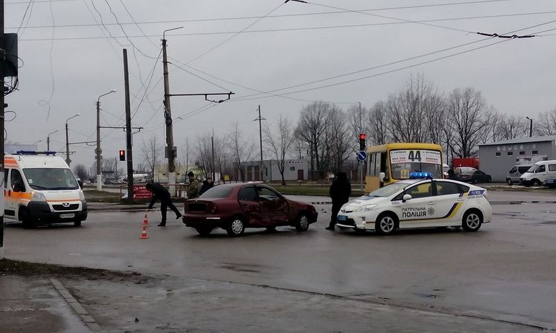 ДТП із постраждалими: у Кропивницькому маршрутка зіткнулась із Daewoo. ФОТО