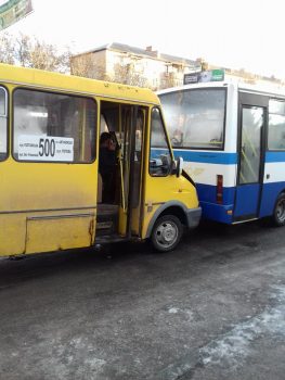 Невдалий ранок: у Кропивницькому в 2 ДТП постраждали 3 маршрутки та вантажівка. ФОТО