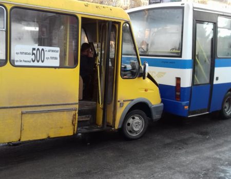 Невдалий ранок: у Кропивницькому в 2 ДТП постраждали 3 маршрутки та вантажівка. ФОТО