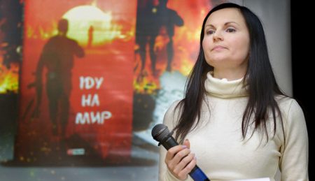 «Іду на мир»: викладачка педуніверситету презентувала в Кропивницькому свій роман