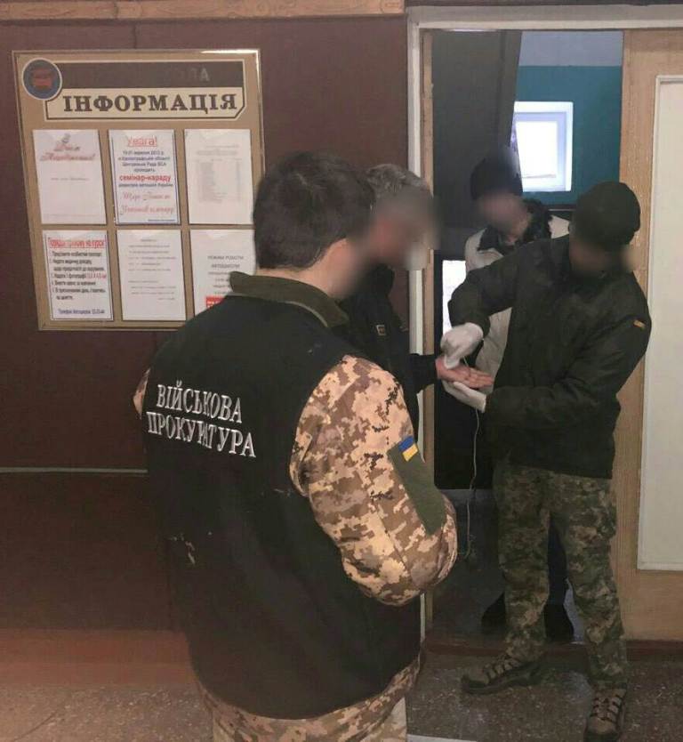 У Кропивницькому за підозрою у вимаганні хабара затримали начальника філії «СЕТАМ». ФОТО