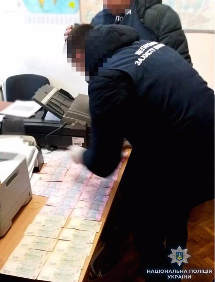 На Кіровоградщині посадовця Держгеокадастру затримали за підозрою в хабарництві. ФОТО