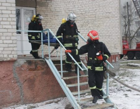 У обласній лікарні провели масштабні тренування з ліквідації наслідків пожежі. ФОТО