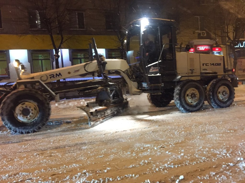 Де у Кропивницькому всю ніч і ранок розчищали дороги. ФОТО