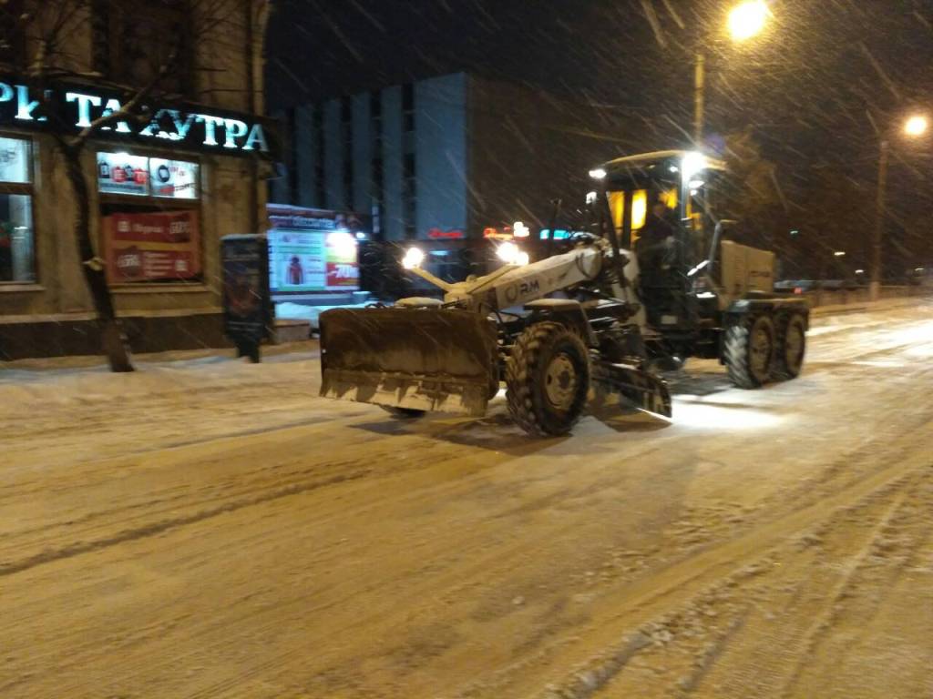 Де у Кропивницькому всю ніч і ранок розчищали дороги. ФОТО