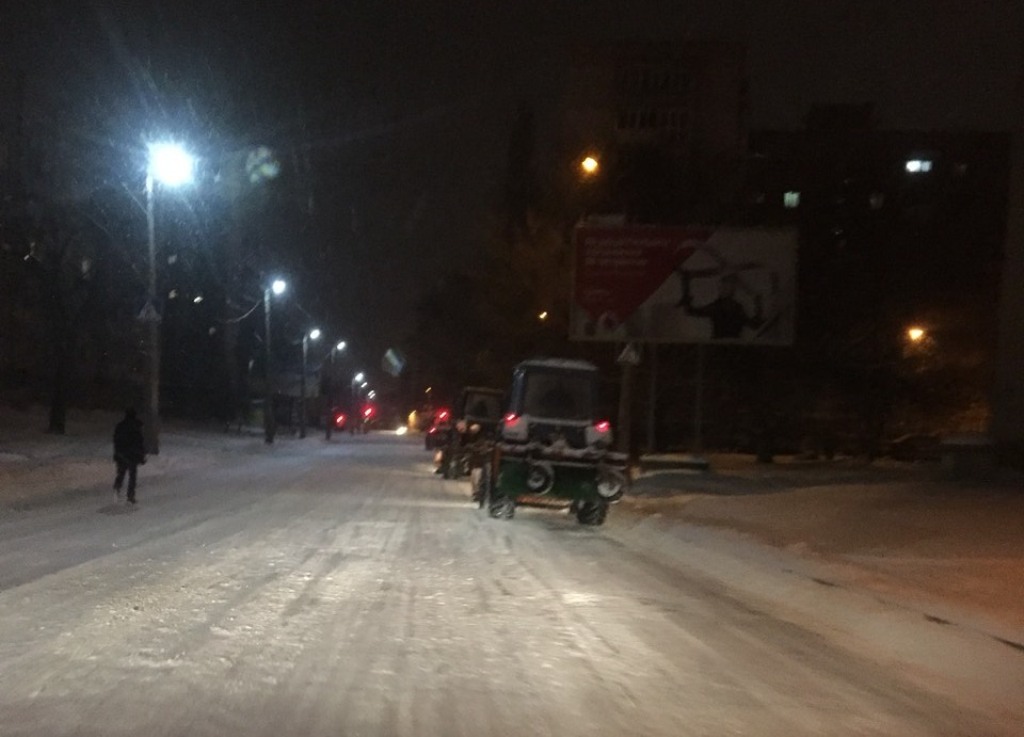 Де у Кропивницькому всю ніч і ранок розчищали дороги. ФОТО