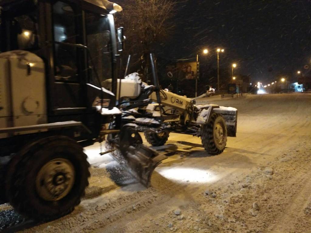 Де у Кропивницькому всю ніч і ранок розчищали дороги. ФОТО