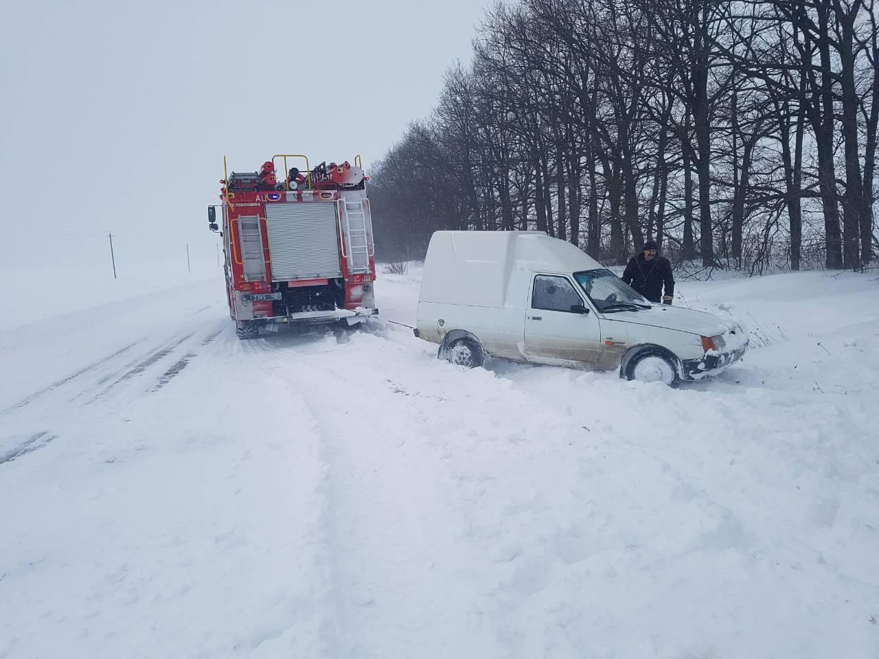 Рятувальники Кіровоградщини вже витягнули з заметів майже 200 автомобілів. ФОТО 2