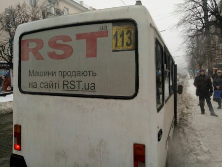 113-та маршрутка у Кропивницькому їздить по-новому, в той час як містяни чекають за старим маршрутом. ВІДЕО
