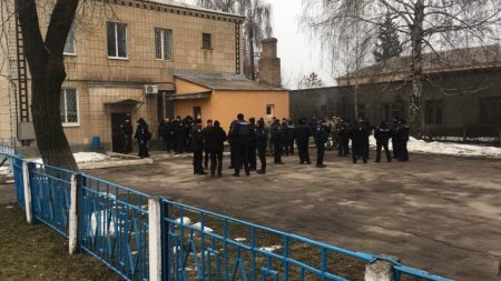 Суд почав розгляд справи донбасівців, яких звинувачують у побитті охоронця рейдерів. ТРАНСЛЯЦІЯ