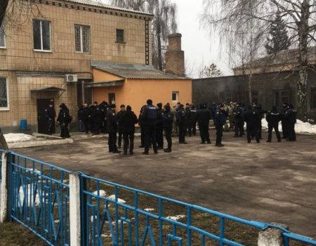 Суд почав розгляд справи донбасівців, яких звинувачують у побитті охоронця рейдерів. ТРАНСЛЯЦІЯ