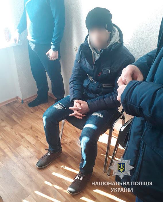 27-річний громадянин Узбекистану намагався підкупити начальника відділу Головного управління Нацполіції Кіровоградщини. ФОТО