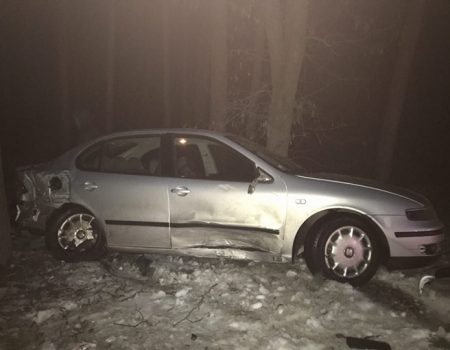 У Кропивницькому автомобіль врізався в стовп. ФОТО