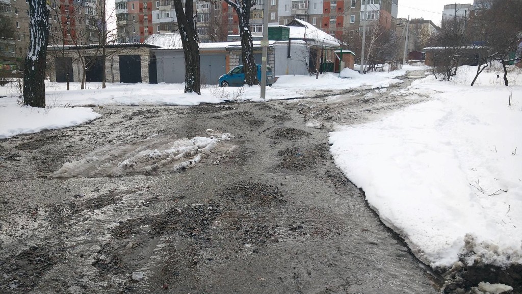 У Кропивницькому через порив ціла вулиця опинилася у воді. ФОТО