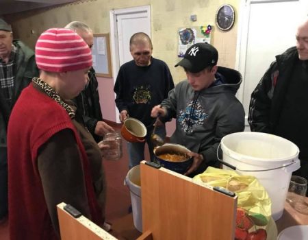 У Кропивницькому мережа кафе допомагає нагодувати безпритульних. ФОТО