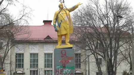 Депутат Кіровоградської облради закликав повернути демонтований пам’ятник Леніна в Світловодську. ВІДЕО