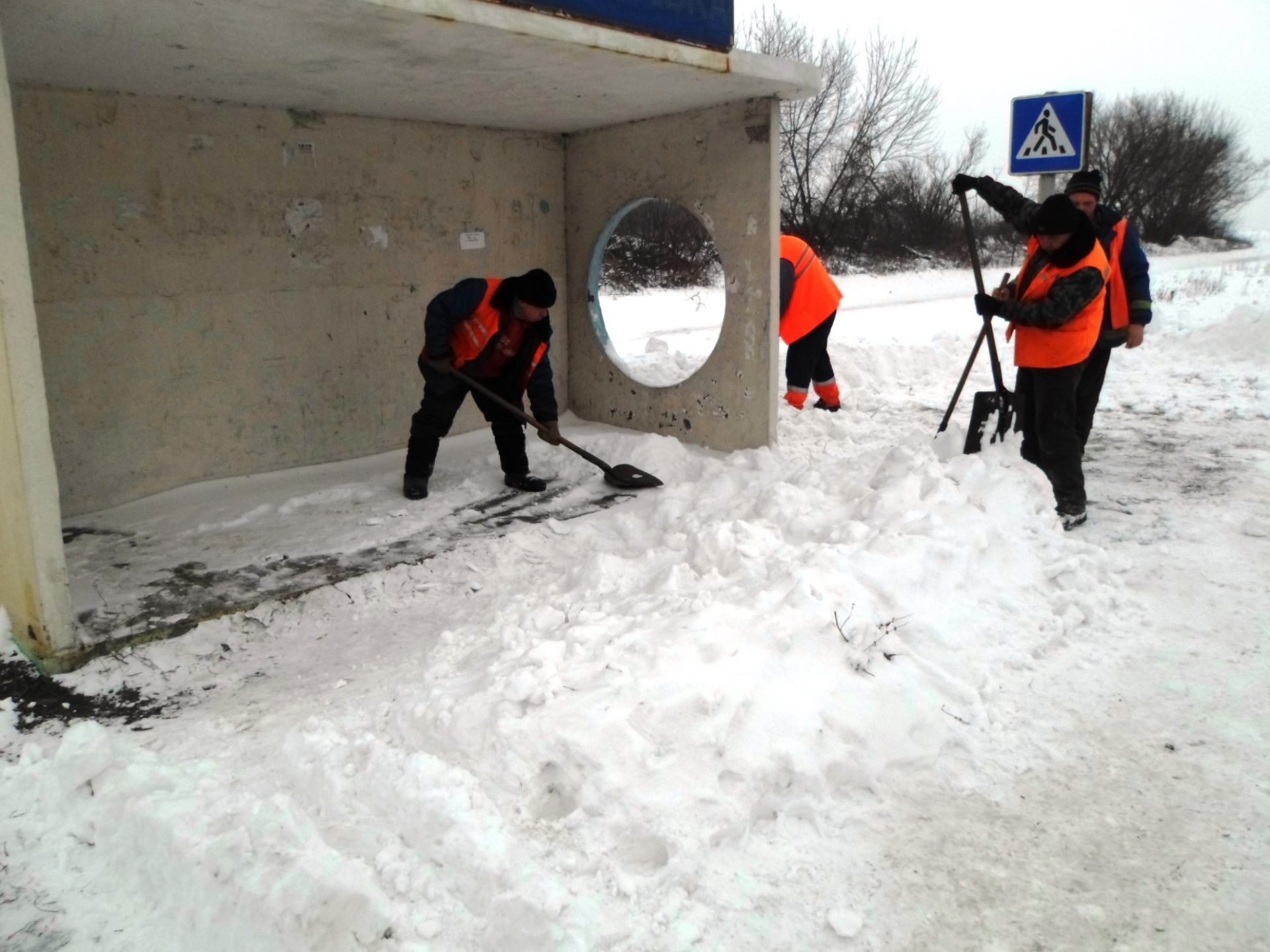 У Знам&#8217;янці до прибирання снігу залучили безробітних. ФОТО