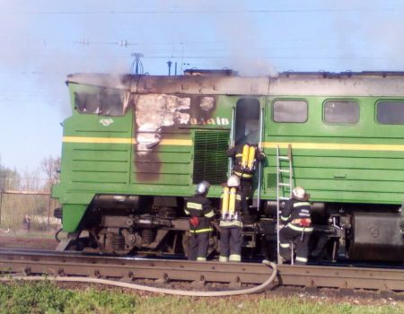 У Кіровоградській області погасили пожежу дизельного тепловоза, затримки в русі потягів немає