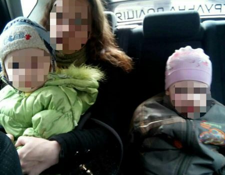 У Кропивницькому поліцейські забрали дітей у матері, яка зловживає наркотиками. ФОТО