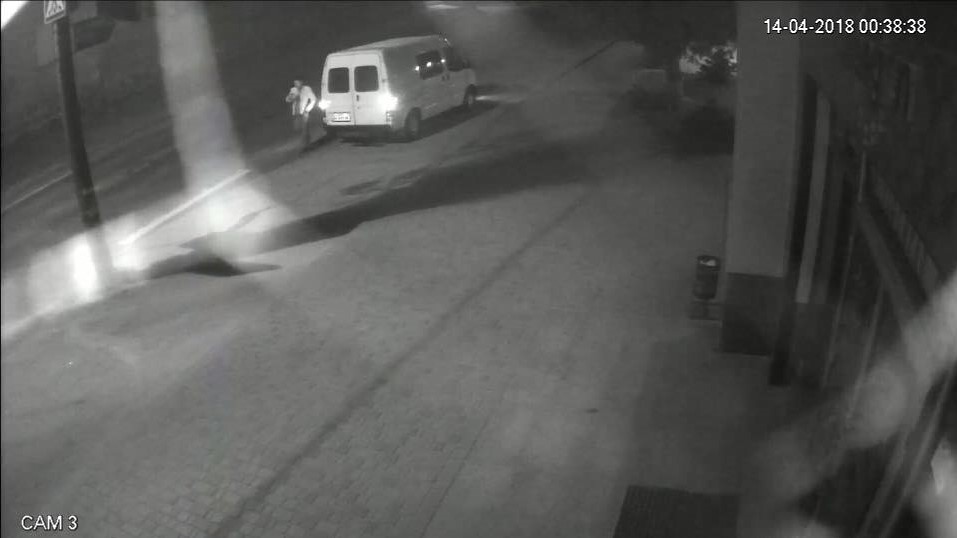 Крадії каналізаційних люків у Кропивницькому &#8220;засвітилися&#8221; на відео камер спостережень. ФОТО. ВІДЕО