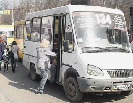 Близько 40 атовців вимагали вибачень від водія маршрутки, який відібрав посвідчення в мами загиблого бійця