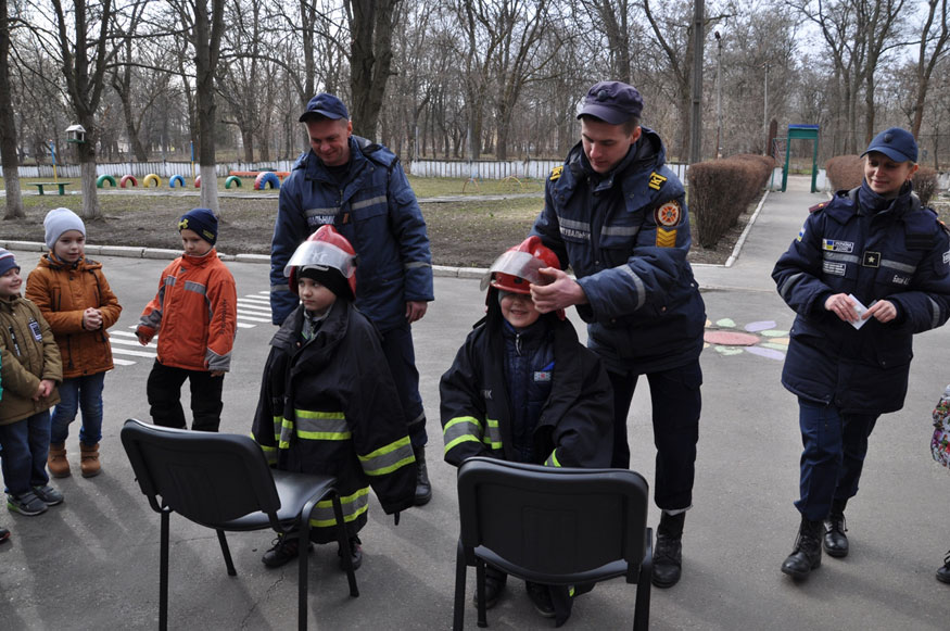У Кропивницькому малюки вчилися гасити пожежу (ФОТО)