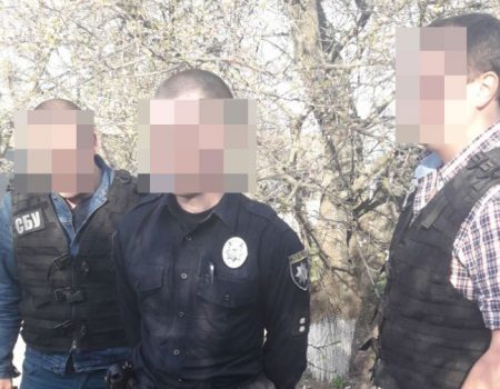 У Кропивницькому затримали патрульного, підозрюваного в отриманні хабара. ФОТО