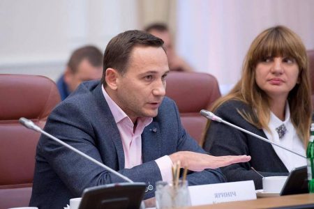 Через 7 місяців після конкурсу Яриніча призначили директором Кіровоградського онкоцентру