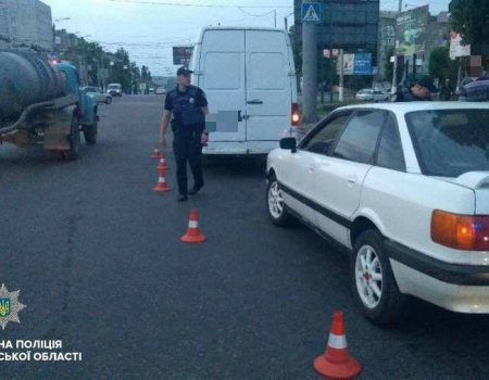 У Кропивницькому п’яний водій мікроавтобуса чинив патрульним опір при затриманні. ФОТО. ВІДЕО