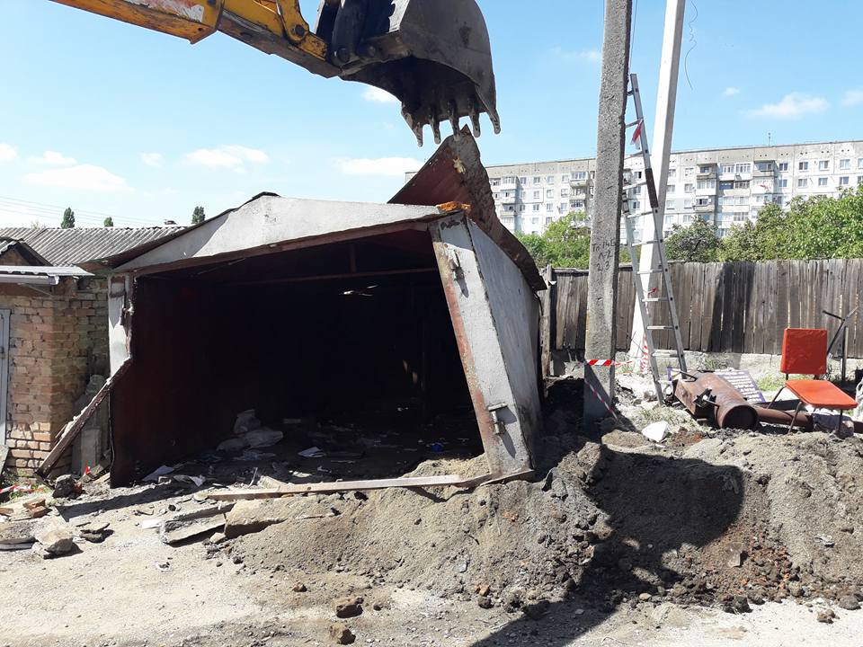 У Кропивницькому демонтували пункт прийому металобрухту, який приймав і каналізаційні люки. ФОТО