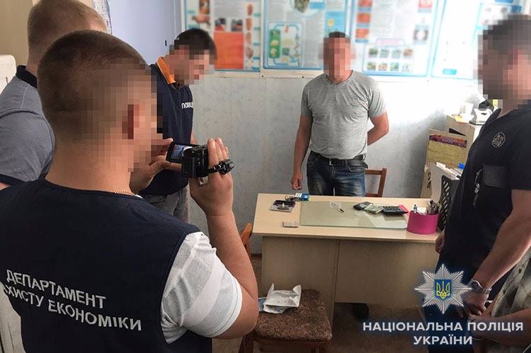 У Кропивницькому за підозрою в хабарництві затримали керівника лабораторії Держспоживслужби. ФОТО
