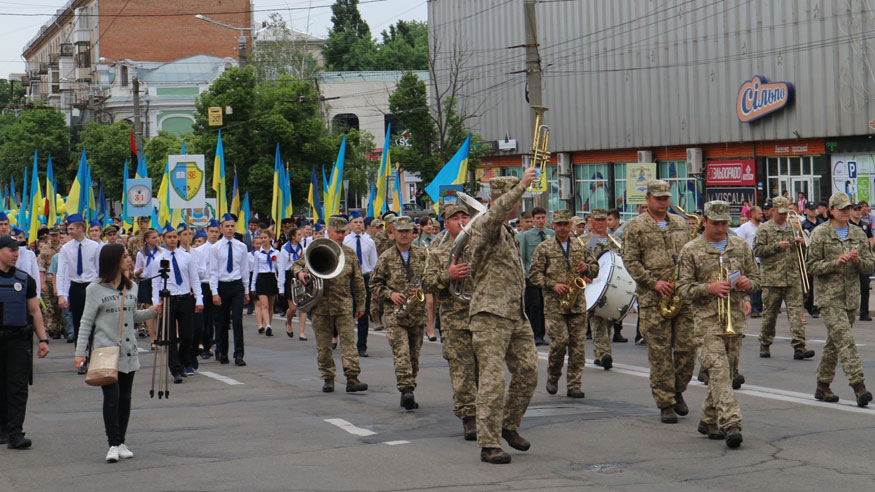 Попри спекуляції щодо відзначення, День Перемоги в Кропивницькому пройшов традиційно велелюдно. ФОТОРЕПОРТАЖ