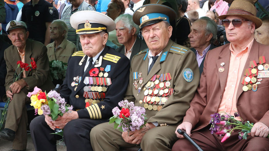 Попри спекуляції щодо відзначення, День Перемоги в Кропивницькому пройшов традиційно велелюдно. ФОТОРЕПОРТАЖ