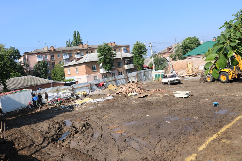 У Кропивницькому намагалися оштрафувати власників «Михайлівської бані» за самозахват тротуару. ФОТО