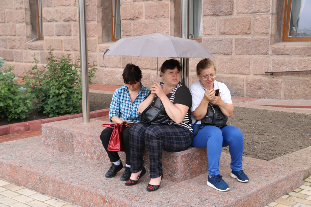 У Кропивницькому жінки з дітьми, підприємство яких захопили рейдери, проводять акцію &#8220;Голодні діти&#8221;. ФОТО