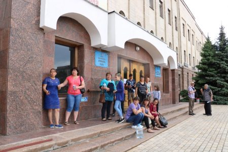 У Кропивницькому влада зробила винними в рейдерському захопленні агропідприємства самих селян. ВІДЕО