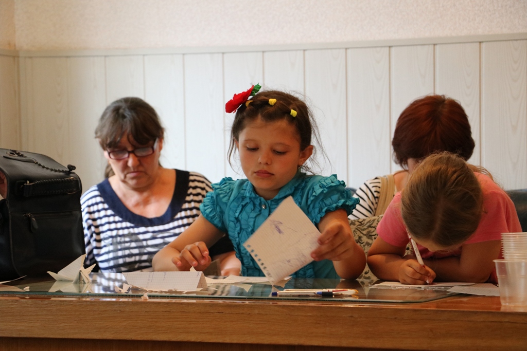 У Кропивницькому жінки з дітьми, підприємство яких захопили рейдери, проводять акцію &#8220;Голодні діти&#8221;. ФОТО