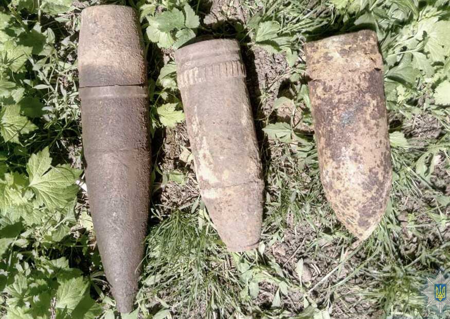 На Кіровоградщині правоохоронці виявили артилерійські снаряди часів Другої Світової війни