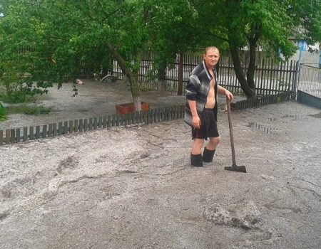 На Кіровоградщині дощ із градом знищили городину. ФОТО