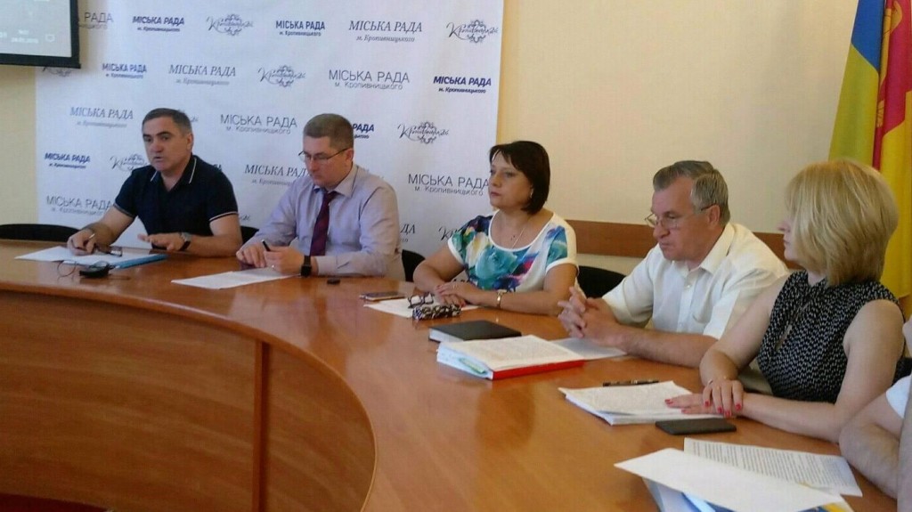 У Кропивницькому чиновники переконували, чому треба зносити дерева в районі Інгулу 