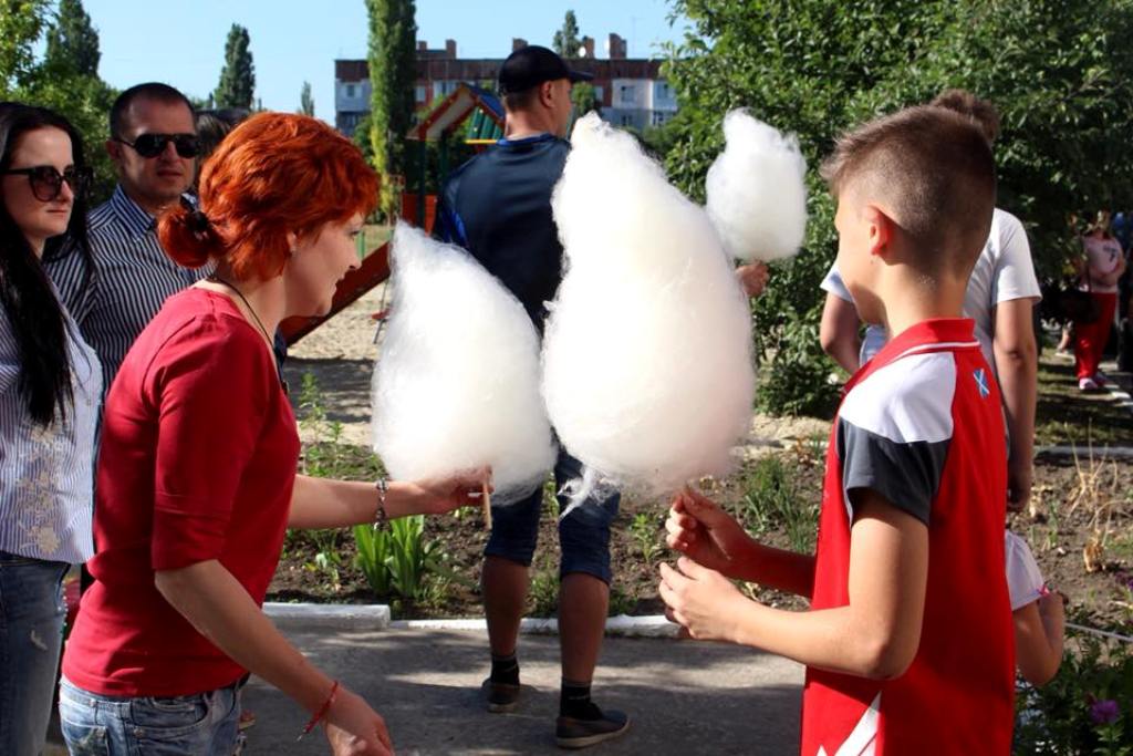 У Кропивницькому за кошти громадського бюджету відкрили новий дитячий майданчик. ФОТО