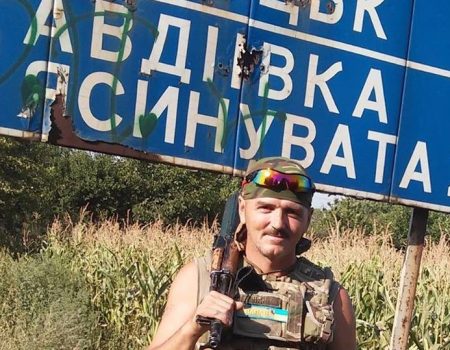 У Кропивницькому попрощаються з Миколою Метлінським, який під час артобстрілу прикрив собою доньку. ФОТО