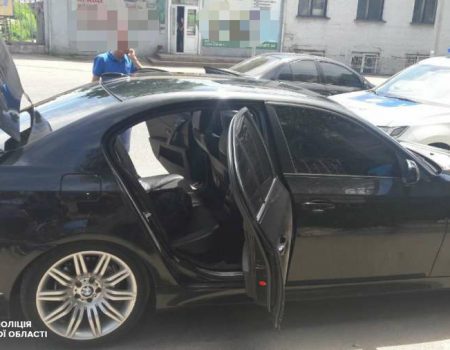 У Кропивницькому патрульні по гарячим слідам знайшли вкрадене BMW. ФОТО